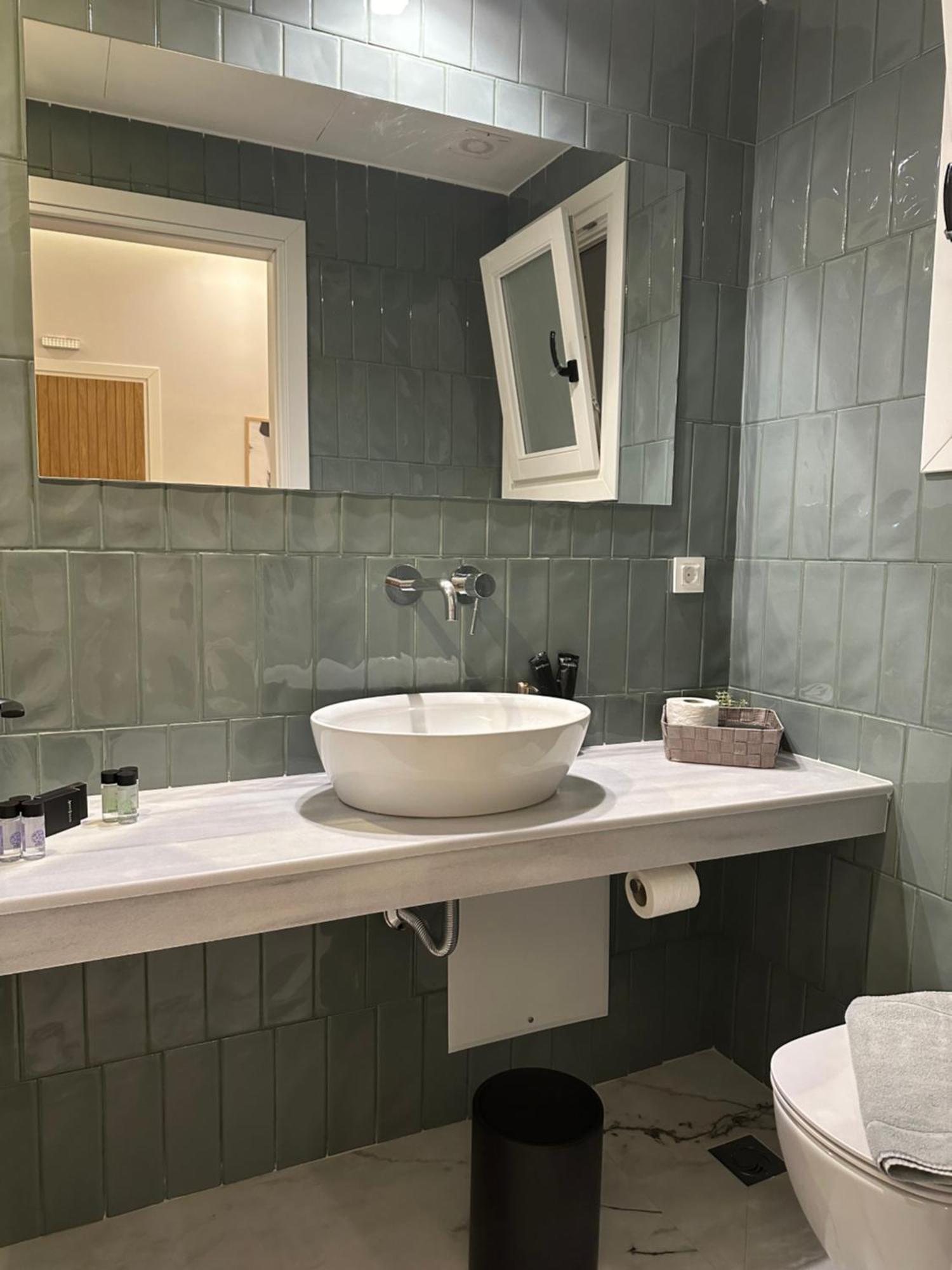 Belle - Luxury At Monastiraki Railway Station Hotel